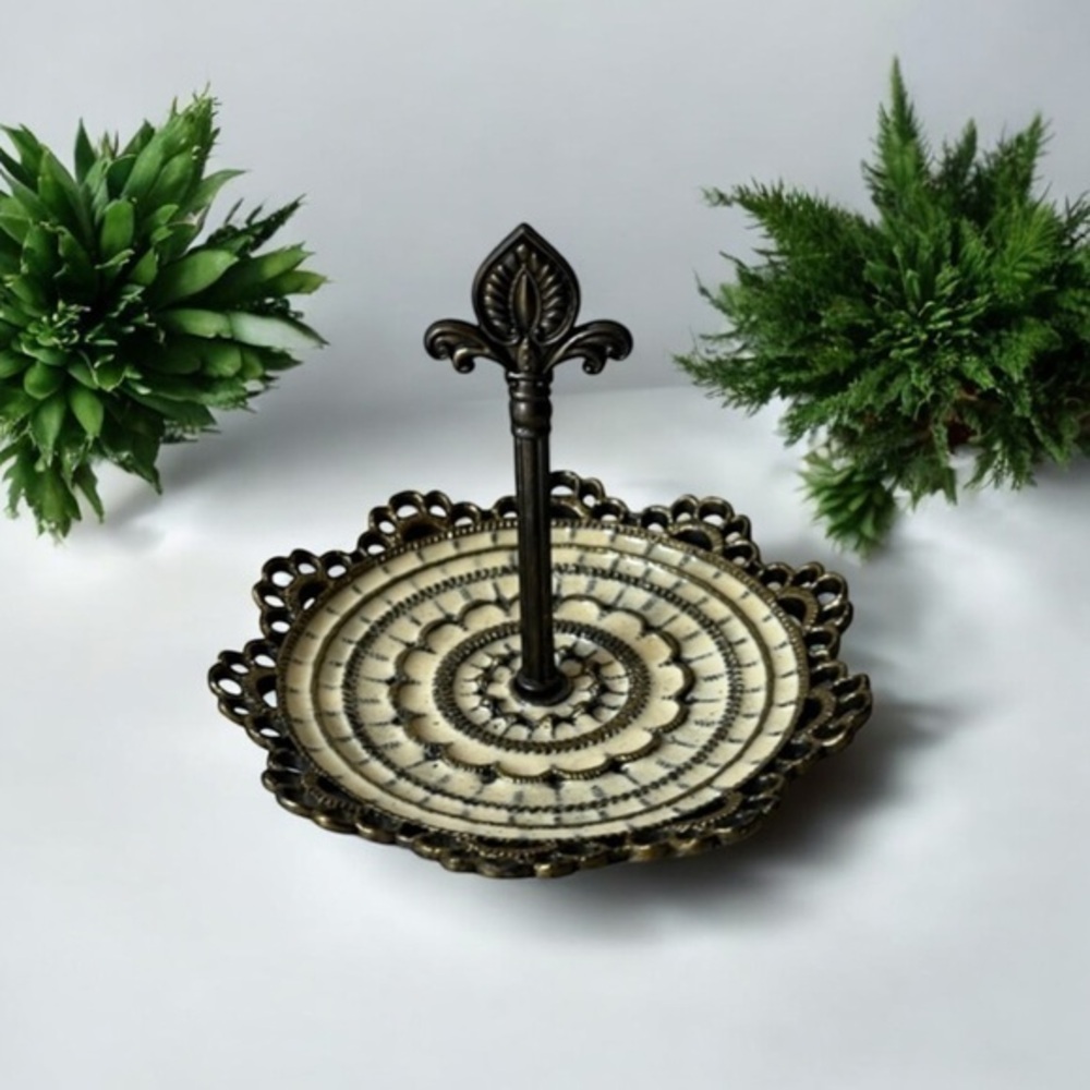 Ring holder by Cynthia Rowley